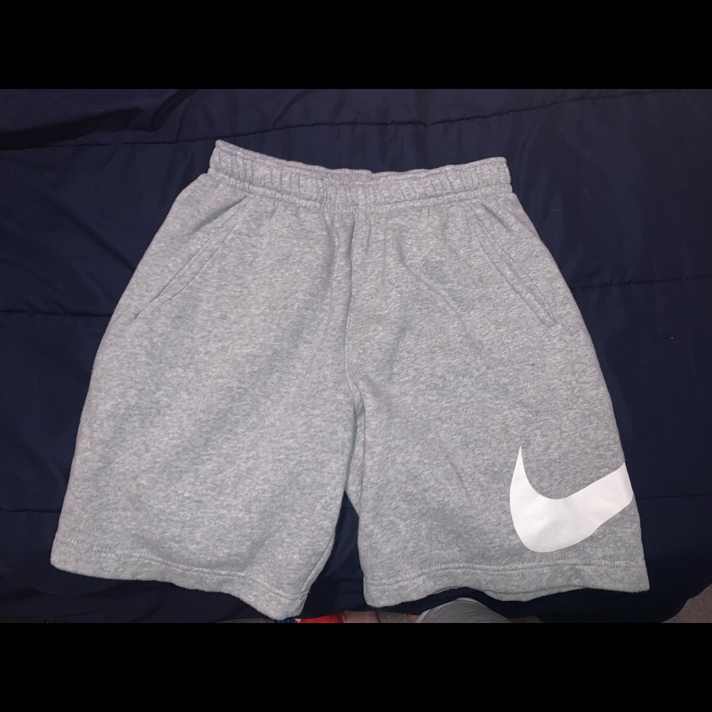 ‼️Nike Men's Sportswear Club Grey Graphic Shorts‼️